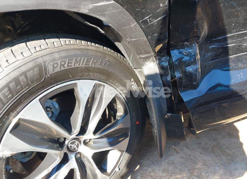 Photo 17 of 2025 Toyota Highlander XLE (VIN 5TDKDRAH8SS551248)