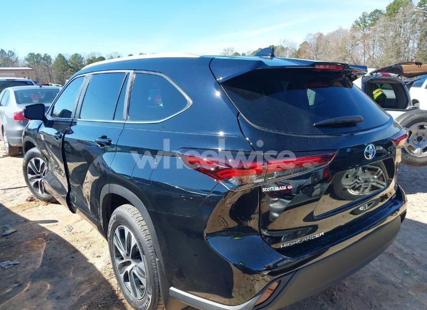 Photo 3 of 2025 Toyota Highlander XLE (VIN 5TDKDRAH8SS551248)