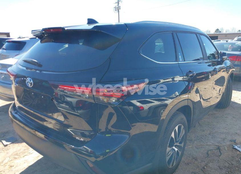 Photo 4 of 2025 Toyota Highlander XLE (VIN 5TDKDRAH8SS551248)