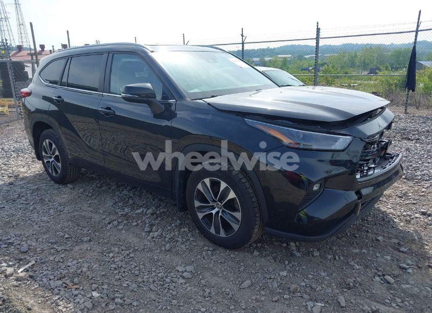 2023 Toyota Highlander XLE (VIN 5TDKDRAH9PS026397) main photo