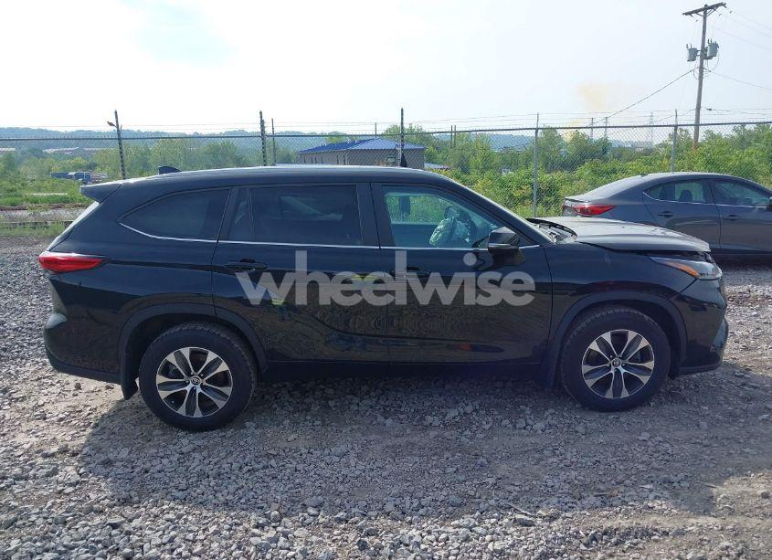 Photo 13 of 2023 Toyota Highlander XLE (VIN 5TDKDRAH9PS026397)