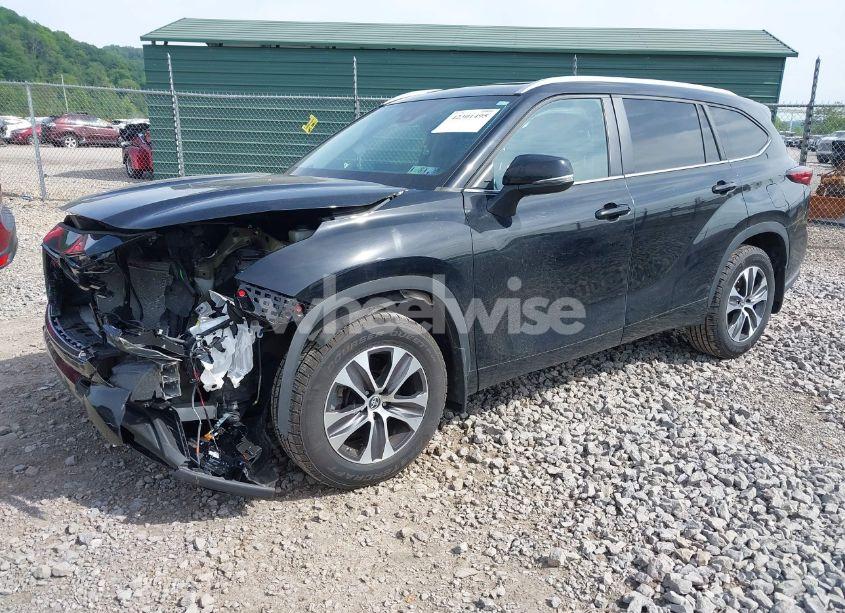 Photo 2 of 2023 Toyota Highlander XLE (VIN 5TDKDRAH9PS026397)