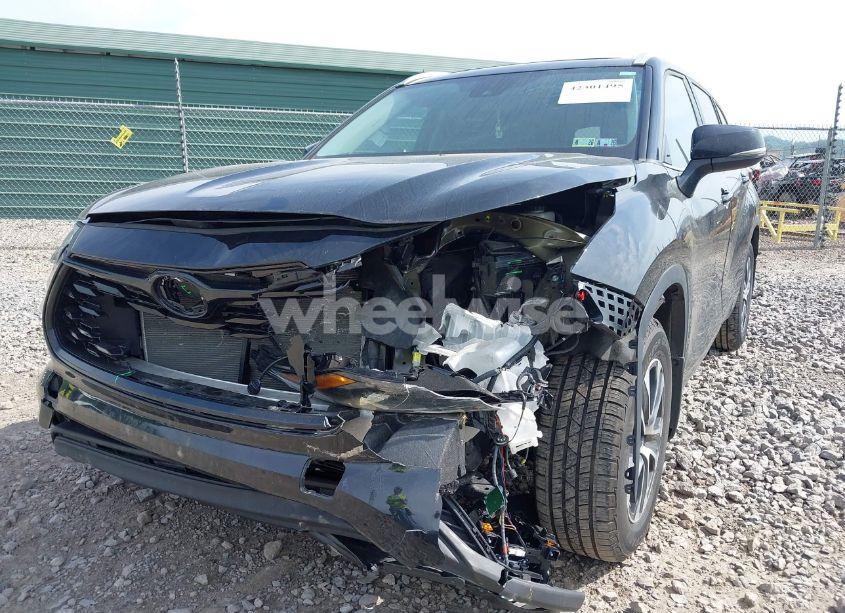 Photo 6 of 2023 Toyota Highlander XLE (VIN 5TDKDRAH9PS026397)