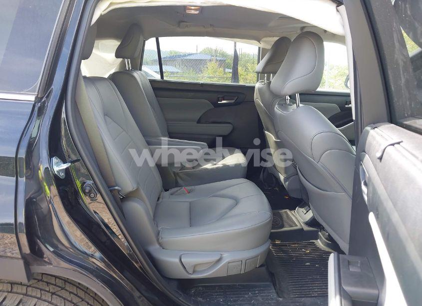 Photo 8 of 2023 Toyota Highlander XLE (VIN 5TDKDRAH9PS026397)