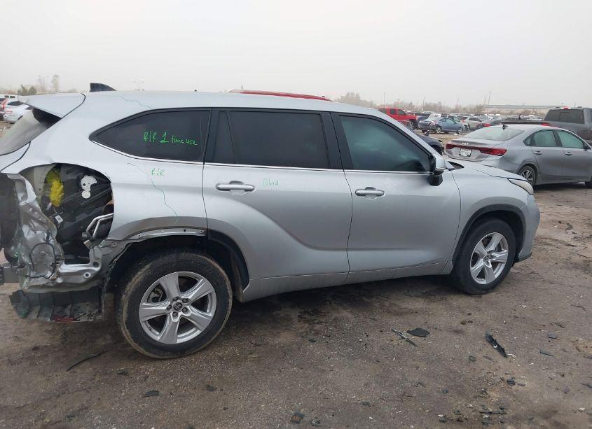 Photo 13 of 2023 Toyota Highlander L (VIN 5TDKDRAH9PS030711)