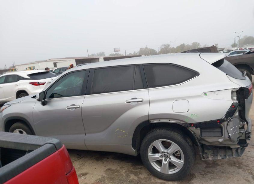 Photo 14 of 2023 Toyota Highlander L (VIN 5TDKDRAH9PS030711)