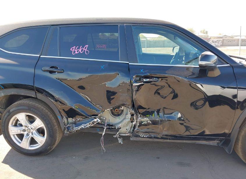 Photo 13 of 2023 Toyota Highlander L (VIN 5TDKDRAH9PS048397)