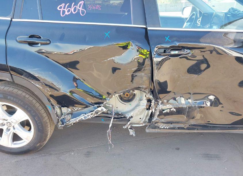 Photo 6 of 2023 Toyota Highlander L (VIN 5TDKDRAH9PS048397)