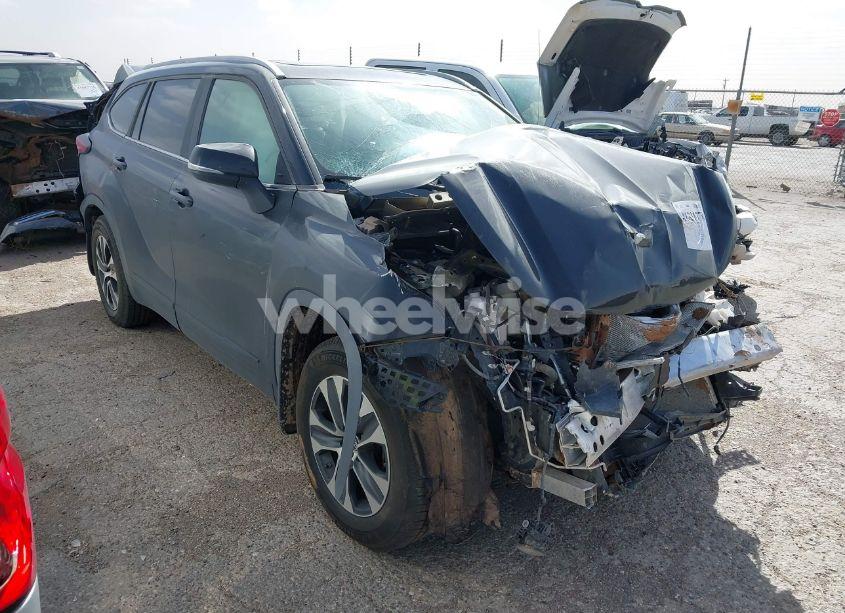 2023 Toyota Highlander XLE (VIN 5TDKDRAHXPS001167) main photo