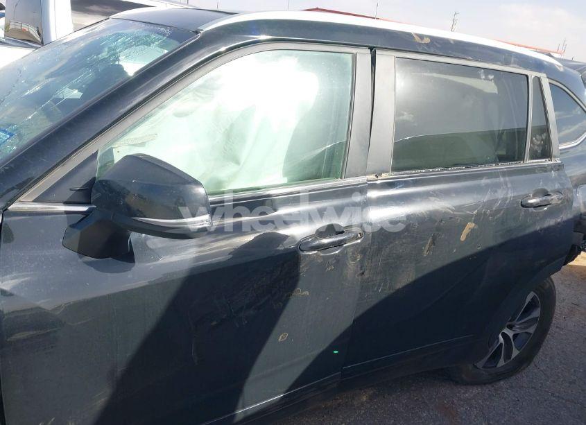 Photo 14 of 2023 Toyota Highlander XLE (VIN 5TDKDRAHXPS001167)