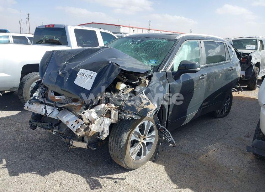 Photo 2 of 2023 Toyota Highlander XLE (VIN 5TDKDRAHXPS001167)