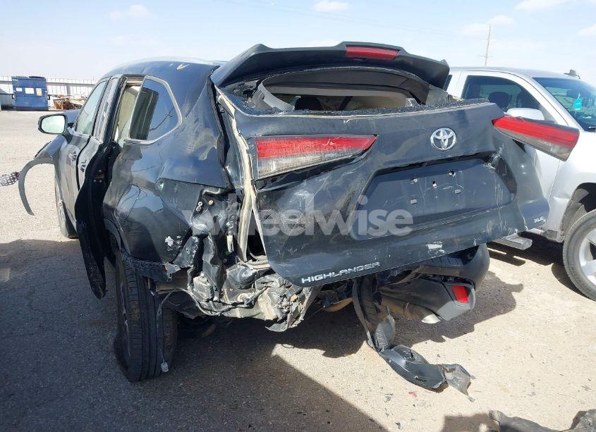 Photo 3 of 2023 Toyota Highlander XLE (VIN 5TDKDRAHXPS001167)