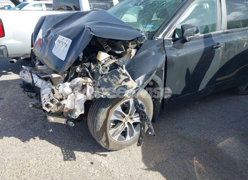 Photo 6 of 2023 Toyota Highlander XLE (VIN 5TDKDRAHXPS001167)