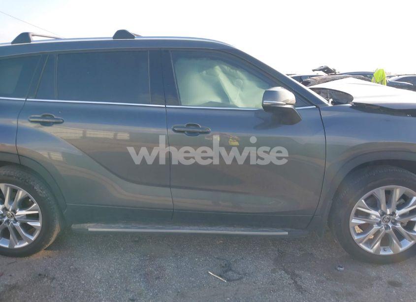 Photo 13 of 2023 Toyota Highlander LIMITED (VIN 5TDKDRAHXPS518355)