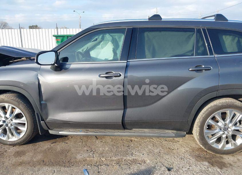 Photo 14 of 2023 Toyota Highlander LIMITED (VIN 5TDKDRAHXPS518355)