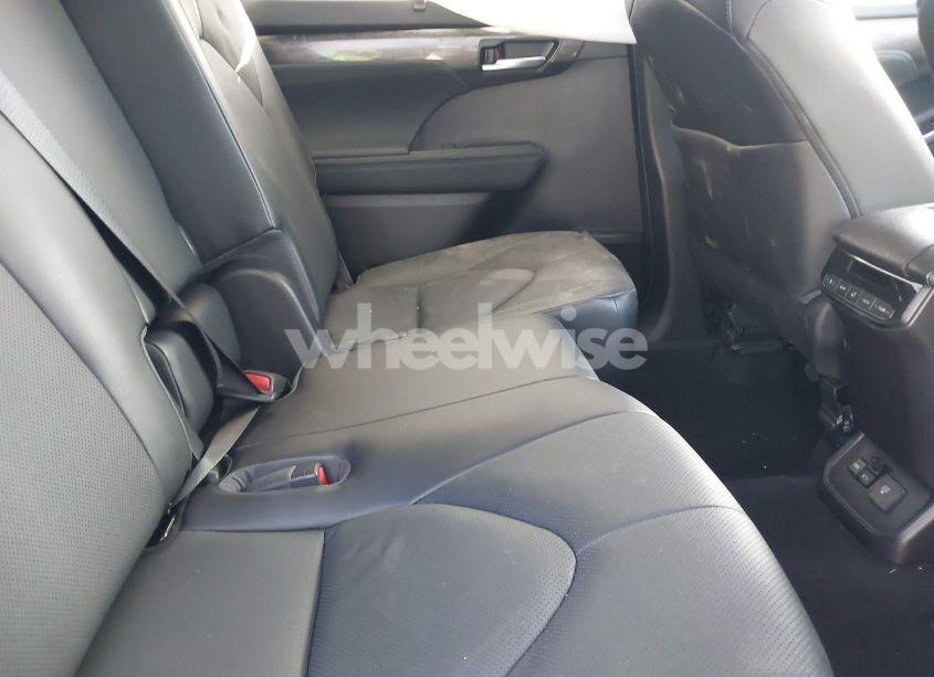 Photo 8 of 2023 Toyota Highlander LIMITED (VIN 5TDKDRAHXPS518355)