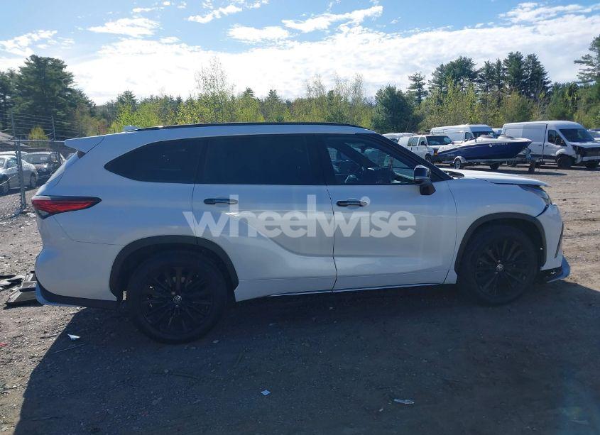 Photo 13 of 2023 Toyota Highlander XSE (VIN 5TDKDRBH1PS006286)