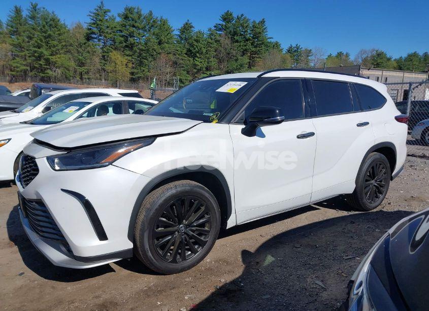 Photo 14 of 2023 Toyota Highlander XSE (VIN 5TDKDRBH1PS006286)