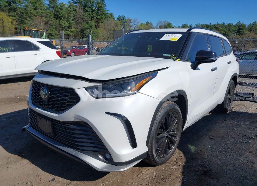 Photo 2 of 2023 Toyota Highlander XSE (VIN 5TDKDRBH1PS006286)