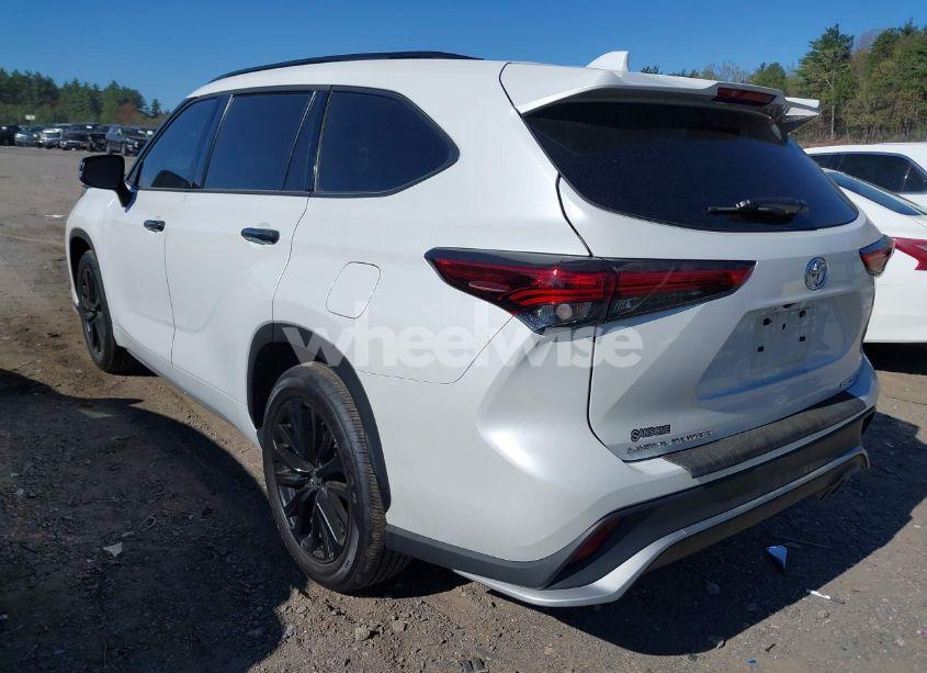Photo 3 of 2023 Toyota Highlander XSE (VIN 5TDKDRBH1PS006286)
