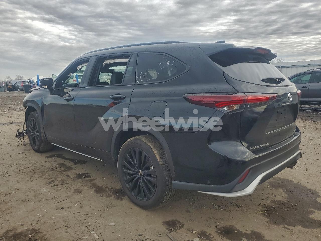 Photo 2 of 2025 TOYOTA HIGHLANDER LE (VIN 5TDKDRBH1SS588625)