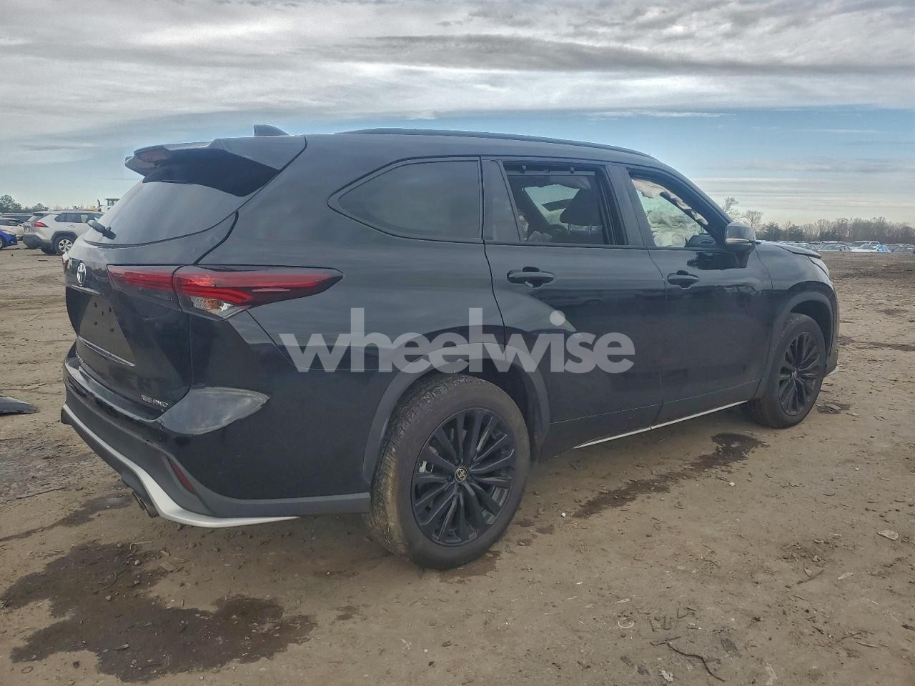 Photo 3 of 2025 TOYOTA HIGHLANDER LE (VIN 5TDKDRBH1SS588625)