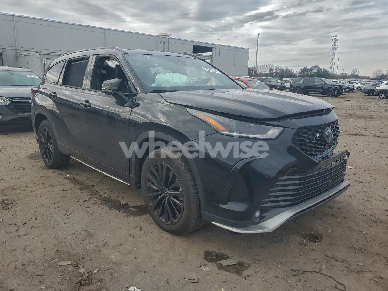 Photo 4 of 2025 TOYOTA HIGHLANDER LE (VIN 5TDKDRBH1SS588625)