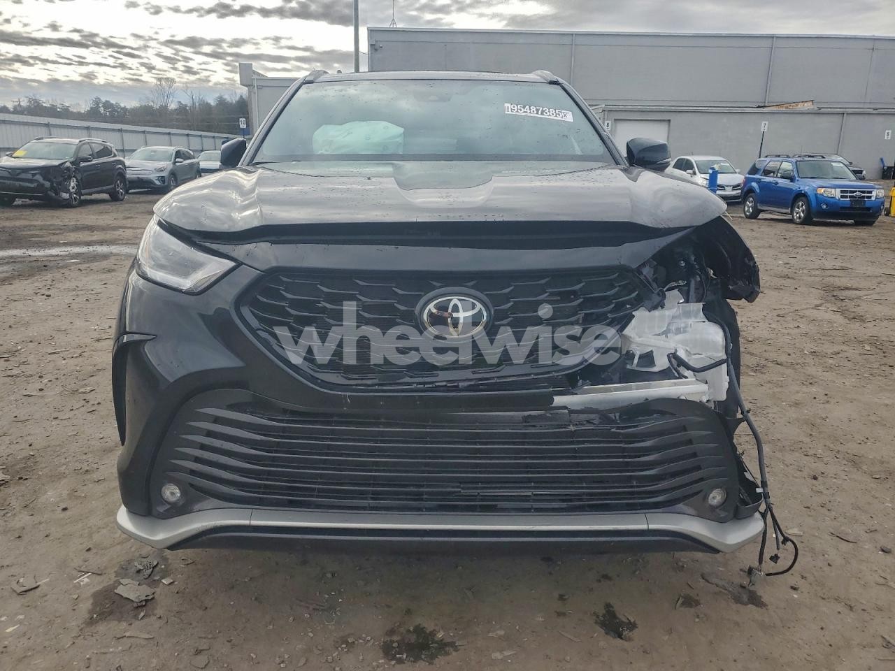 Photo 5 of 2025 TOYOTA HIGHLANDER LE (VIN 5TDKDRBH1SS588625)