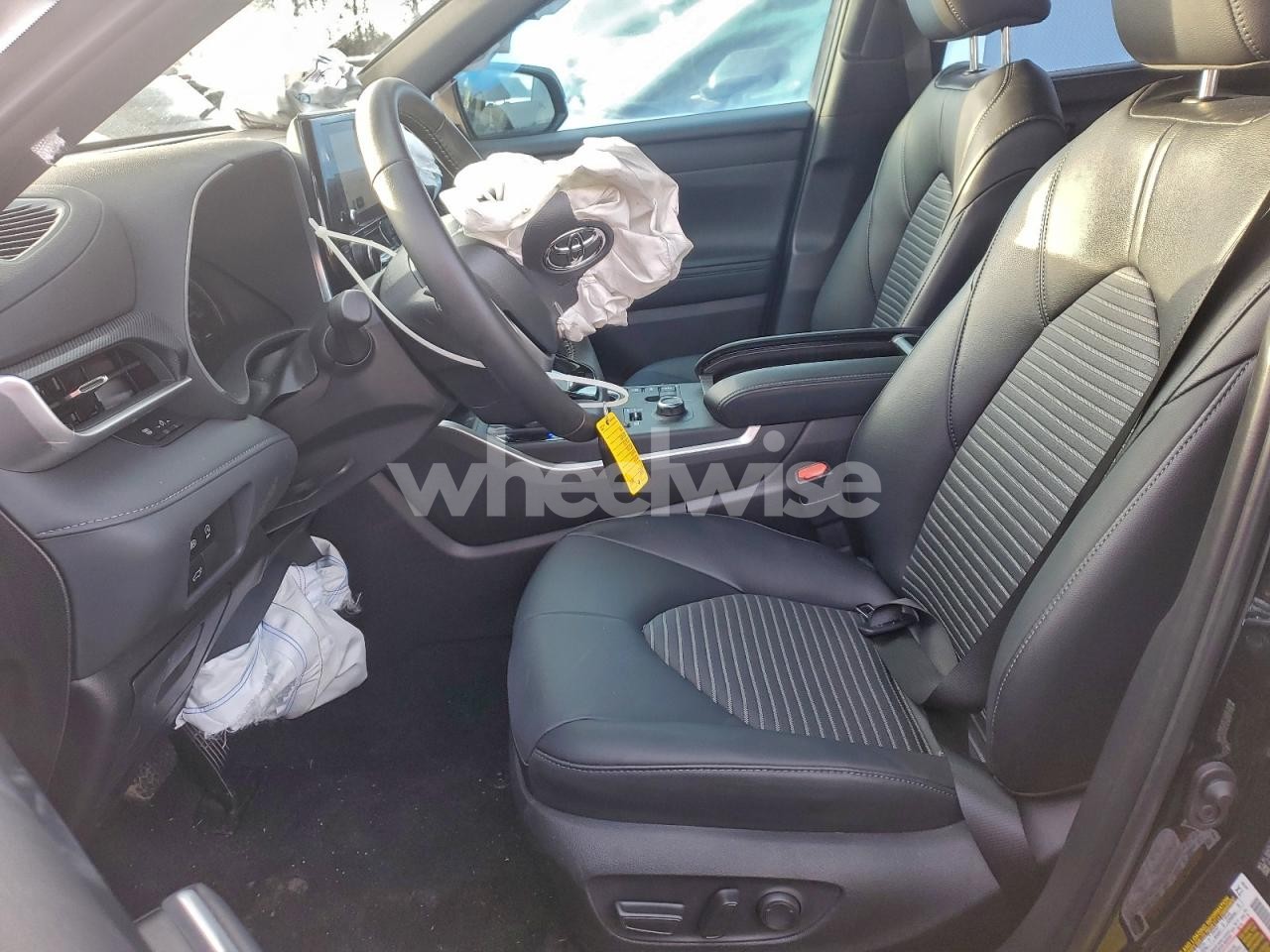 Photo 7 of 2025 TOYOTA HIGHLANDER LE (VIN 5TDKDRBH1SS588625)