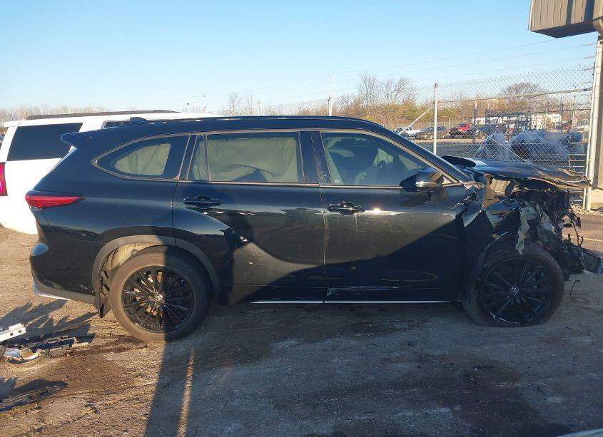 Photo 14 of 2023 Toyota Highlander XSE (VIN 5TDKDRBH2PS029009)