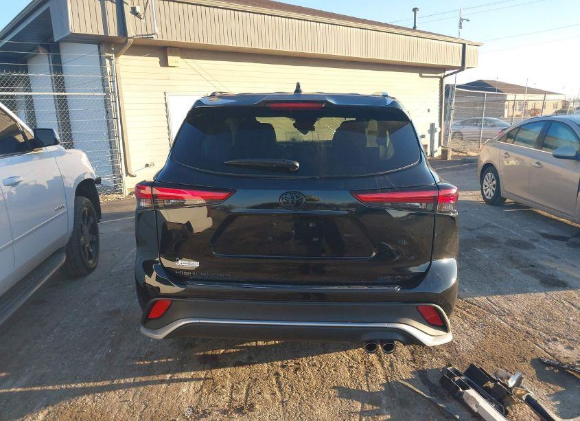 Photo 17 of 2023 Toyota Highlander XSE (VIN 5TDKDRBH2PS029009)