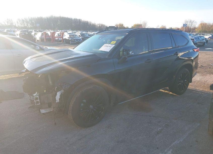 Photo 2 of 2023 Toyota Highlander XSE (VIN 5TDKDRBH2PS029009)