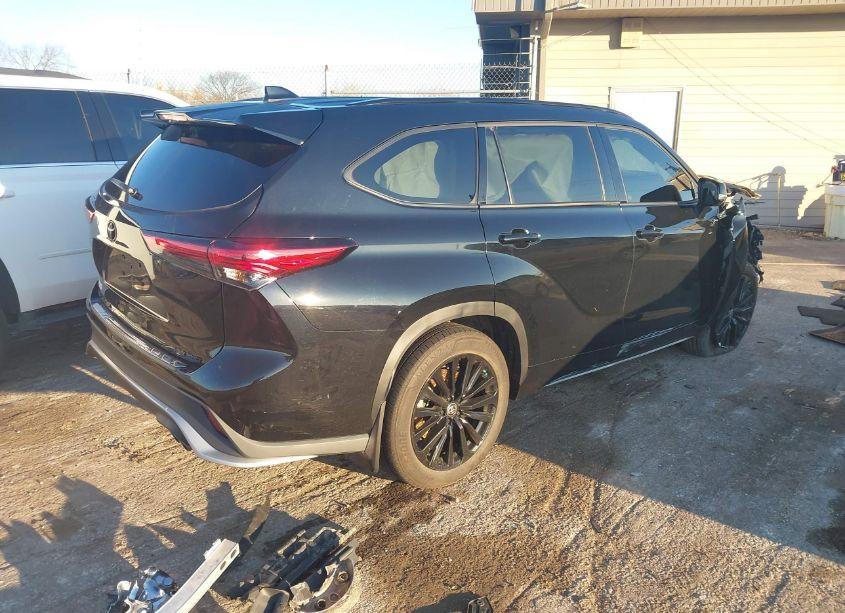 Photo 4 of 2023 Toyota Highlander XSE (VIN 5TDKDRBH2PS029009)