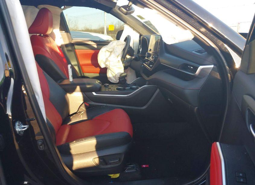 Photo 5 of 2023 Toyota Highlander XSE (VIN 5TDKDRBH2PS029009)