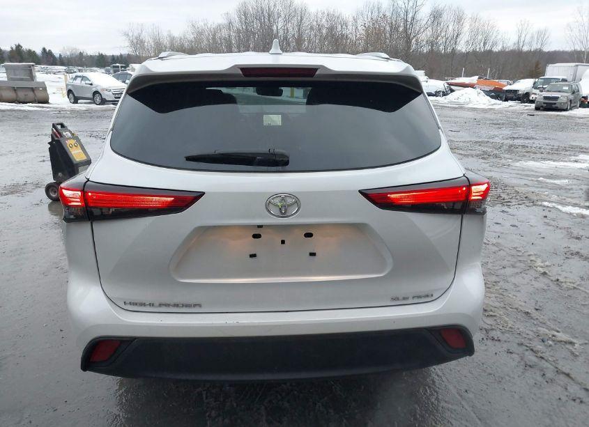 Photo 16 of 2023 Toyota Highlander XLE (VIN 5TDKDRBH2PS037837)