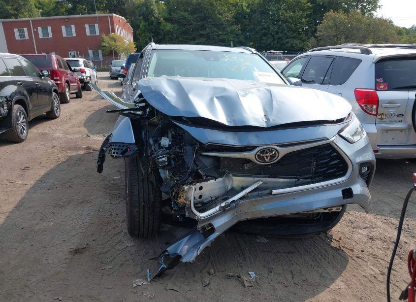 Photo 12 of 2023 Toyota Highlander XLE (VIN 5TDKDRBH2PS043007)