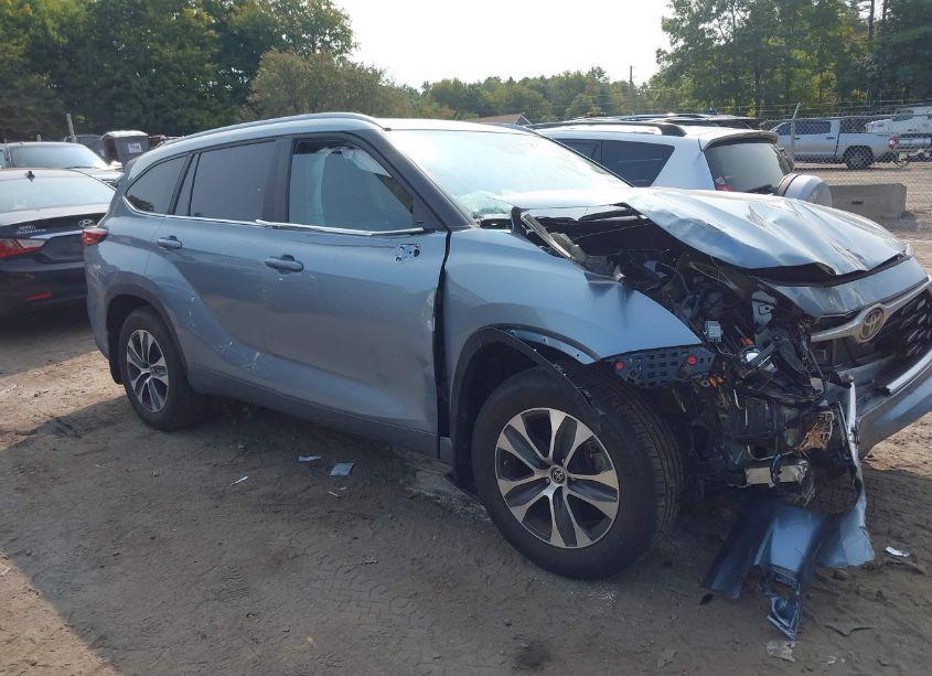 Photo 13 of 2023 Toyota Highlander XLE (VIN 5TDKDRBH2PS043007)