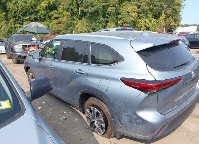 Photo 14 of 2023 Toyota Highlander XLE (VIN 5TDKDRBH2PS043007)