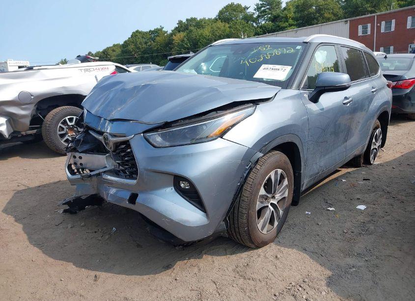 Photo 6 of 2023 Toyota Highlander XLE (VIN 5TDKDRBH2PS043007)