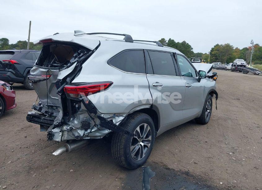 Photo 4 of 2023 Toyota Highlander XLE (VIN 5TDKDRBH2PS524939)