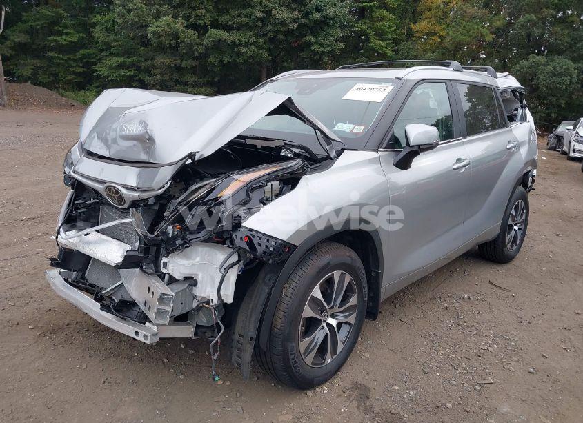 Photo 6 of 2023 Toyota Highlander XLE (VIN 5TDKDRBH2PS524939)