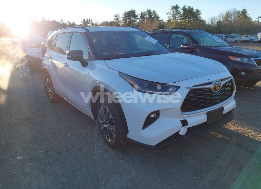2023 Toyota Highlander XSE (VIN 5TDKDRBH2PS527274) main photo