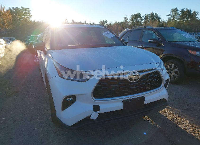 Photo 12 of 2023 Toyota Highlander XSE (VIN 5TDKDRBH2PS527274)