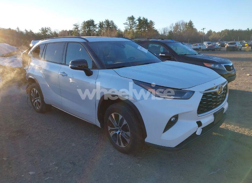 Photo 13 of 2023 Toyota Highlander XSE (VIN 5TDKDRBH2PS527274)