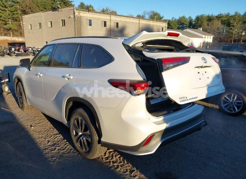 Photo 14 of 2023 Toyota Highlander XSE (VIN 5TDKDRBH2PS527274)