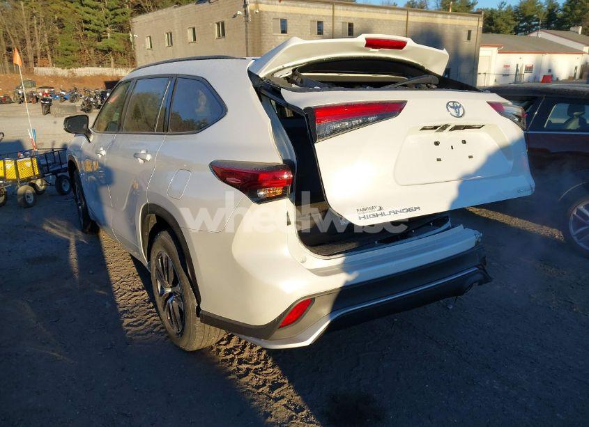 Photo 3 of 2023 Toyota Highlander XSE (VIN 5TDKDRBH2PS527274)