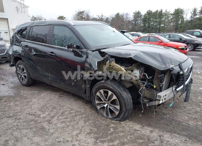 2023 Toyota Highlander XLE (VIN 5TDKDRBH2PS527372) main photo