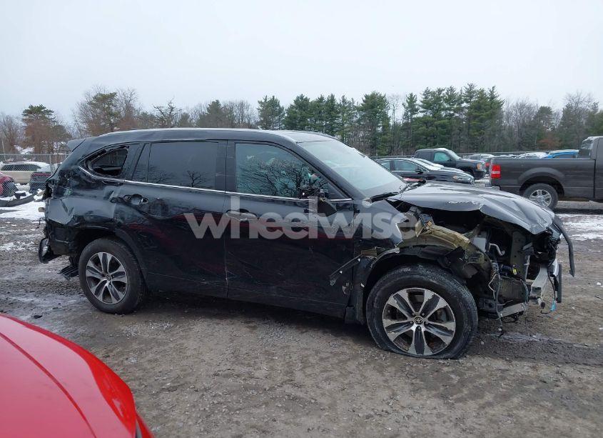 Photo 13 of 2023 Toyota Highlander XLE (VIN 5TDKDRBH2PS527372)