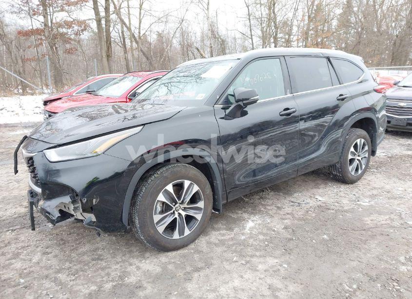 Photo 2 of 2023 Toyota Highlander XLE (VIN 5TDKDRBH2PS527372)