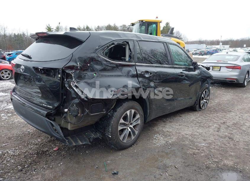 Photo 4 of 2023 Toyota Highlander XLE (VIN 5TDKDRBH2PS527372)